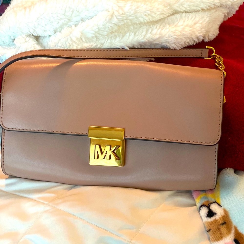 Micheal Kors Purse :Tags ON . Never used